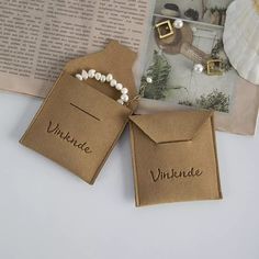 Earrings Gift Packaging, Packaging For Jewelry Ideas, Simple Jewelry Packaging Ideas, Accessories Packing Ideas, Creative Packaging Design Jewelry, Choker Packaging Ideas, How To Package Earrings, Jewelry Paper Packaging, Bead Jewelry Packaging