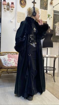 Goth Xmas Outfit, Goth Christmas Outfit Winter, Dark Christmas Outfit, Horror Academia Outfits, Christmas Goth Outfit, Goth Holiday Outfits, European Outfits Winter, Heavy Winter Outfits, Winter Goth Outfits Cold Weather