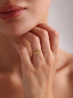 Your Simple Plain Dome Ring is stylish, dainty and pretty ideal for everyday use. Details of solid gold handmade Chunky Wedding Band are very eye-catching. It is a great gift for your loved ones. This jewelry will be an indispensable piece of yours. This meaningful Thick Gold Band Ring with high quality handwork will be a legacy you can leave to your family its.  * Minimalist Dome Ring Details * Material / Gold Kt:  14K (585), 18K (750), 8K (333) * Available Gold Colors: Yellow Gold, White Gold, Chunky Wedding Band, Thick Band Ring, Thick Gold Band, Rose Gold Top, Gold Bubbles, Bubble Ring, Ringe Gold, Dome Ring, Ring Simple