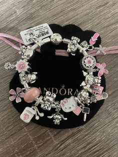 Koleksi Makeup, قلادا�ت متدلية, Pandora Bracelet Charms Ideas, Girly Bracelets, Pandora Bracelet Designs, Hello Kitty Jewelry, Desain Quilling, Hello Kitty Accessories, Bracelet Pandora