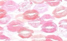 many pink and white lips are scattered together