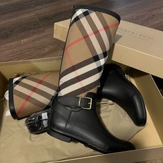 Questions? Leave A Comment Below! Burberry Rain Boots, Burberry Black, Burberry Shoes, Winter Rain, Leave A Comment, Rain Boots, Burberry, Size 6, Women Shoes