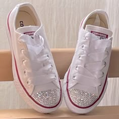 Blinged Converse Shoes, Diy Rhinestone Shoes, Quinceanera Shoes Sneakers, White Bedazzled Party Sneakers, Quince Shoes Sneakers, Sneaker Ball Party Outfit, Converse With Pearls, Glitter White Converse, Bedded Converse