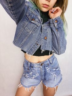 Denim Wrangler jacket *Vintage item *90s look *Blue denim *For women *Cut and frayed bottom Size: XL on tag Armpit to armpit: 101,5 cm / 40 inches Length: 38 cm / 15 inches Outer Sleeve: 57 cm / 22,5 inches Shorts from pictures are available here: https://www.etsy.com/listing/536117619/mustang-denim-shorts-vintage-high-waist?ref=shop_home_active_3&pro=1&frs=1 And crop top is available here: https://www.etsy.com/listing/638926374/bleached-crop-top-in-burgundy-pink-color?ga_search_query=cr Grunge Dark Wash Denim Jacket For Spring, Vintage Ripped Denim Jacket For Fall, Vintage Medium Wash Denim Jacket For Summer, Faded Denim Jacket With Frayed Hem, 90s Style Washed Denim Jacket For Spring, Vintage Ripped Denim Jacket For Spring, Faded Cotton Denim Jacket With Frayed Hem, 90s Distressed Denim Jacket For Fall, 90s Style Cotton Denim Blue Denim Jacket