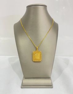 A Himo square pendant in 21k gold would be a stylish and contemporary choice. Himo is a versatile design element that can be interpreted in various ways, and when crafted in 21k gold, it adds a touch of luxury and elegance to the piece. This pendant would be suitable for both casual and formal occasions, making it a versatile addition to your jewelry collection. 13.79 grams with 18” chain Luxury Single Diamond Square Pendant Jewelry, Luxury Gold-plated Pendant Temple Necklace, Luxury Diamond Necklace With Square Pendant As Gift, Yellow Gold Necklace With Square Pendant And Box Chain, Square Yellow Gold Plated Jewelry, Square Yellow Gold-plated Jewelry, Rectangular Yellow Gold Amulet Jewelry, Yellow Gold Rectangular Amulet Jewelry, Yellow Gold Square Pendant Amulet Necklace