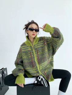 NA2805 ■size(cm) 着丈 胸囲 袖丈 S 68 106 48 M 70 120 50 L 72 124 52 XL 74 128 54 ■model 162cm 45kg M ■material polyester Knitwear Aesthetic, Street Poses, Styling Moodboard, Style Inspo Winter, Oversize Outfit, Cardigan Oversized, Oversized Outfit, Outer Jacket, Autumn Winter 2024