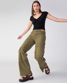 The Low Slung Y2K Cargo: a Sanctuary staple, revived. Our iconic cargo is made with a sustainable cotton blend and has a modern, cool fit. #cargopants #Y2K⁠ Low Rise Baggy Cargo Pants, Green Relaxed Fit Cargo Pants, Low Rise Green Cargo Pants, Green Cargo Pants Free People, Low Risecargo Pants, Cream Cargo Pants Outfit