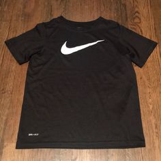 Nwot. Unisex. Basic Black Nike Top, Black Tees, Tops Nike, Nike Tee, Nike Tees, Kids Nike, Nike Shirts, Nike Black, Nike Tops