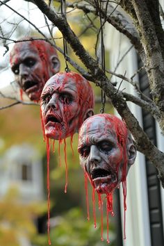 20 Simple Outdoor Halloween Decorations That Will Scare Your Neighbors - H.M.G Uhyggelig Halloween, Halloween Diy Outdoor, Halloween Props Diy, Homemade Halloween Decorations, Neil Patrick