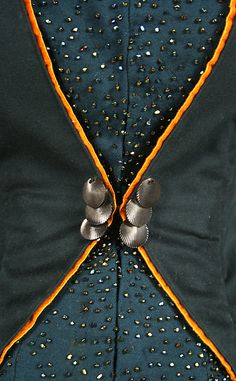 This close detail of an 1887 gown shows the tiny glass beads covering the dress & the marigold orange silk piping. Historical Fashion Victorian, House Of Worth, Victoria Reign, Period Dress, Steampunk Cosplay, History Fashion, Green Gown, Old Dresses