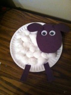 a paper plate that has some kind of sheep on it