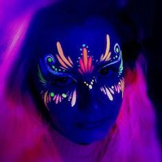 Neon Festival Face Paint, Neon Dance Makeup, Neon Party Paint, Black Light Makeup Ideas, Uv Makeup Ideas, Neon Party Makeup, Neon Body Art, Face Paint Neon