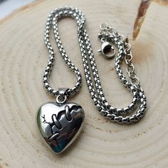 Stunning gothic style broken/stitched heart pendant necklace in silver 🖤 Pendant and chain are made of high quality stainless steel so this necklace is water resistant and won't tarnish or discolour. Available in 2 sizes: Small (measures 16 inches + 3 inch extension chain) Medium (measures 19 inches + 3 inch extension chain) Heart pendant measures 31x 26mm Please don't hesitate to contact me with any queries or suggestions 😊  Comes gift wrapped 🖤 Grunge Heart-shaped Metal Necklace, Punk Heart Necklace As A Gift, Punk Style Heart Necklace For Gift, Silver Heart Necklace In Grunge Style, Emo Heart Pendant Metal Necklaces, Edgy Heart Pendant Necklace As Gift, Edgy Heart Pendant Necklace For Gift, Emo Heart Pendant Metal Necklace, Grunge Necklace For Valentine's Day Gift