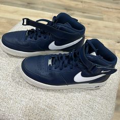 Release Date 3-27-2020 Condition- Used Good Midnight Navy And White Navy Fade-resistant Sneakers, Air Force 1, Nike Air Force, Mens Shoes Sneakers, Nike Men, Navy And White, Nike Shoes, Shoes Sneakers, Men's Shoes