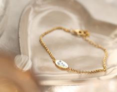 This high-quality bracelet with an oval-shaped personalizable plate is made of stainless steel and is available in three different colors. ✧ Dimensions * Adjustable length: 15 cm - 21 cm * Plates: 8 x 12 mm * Thickness of the plate: approx. 1 mm ✧ Colors/Material * Silver - stainless steel, highly polished * Gold - 18k gold plated stainless steel * Rose gold - rose gold plated stainless steel Our high-quality gold plating is long-lasting and fade-resistant. Stainless steel jewelry is very robust Floral Bracelet, Flower Bracelet, Personalized Bracelets, Birth Flowers, Style Expert, Stainless Steel Jewelry, Stainless Steel Bracelet, Silver Bracelets, Rose Gold Plates