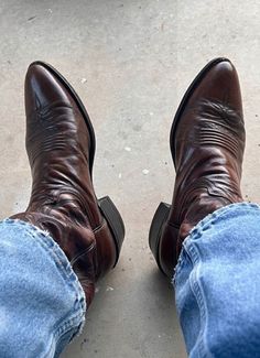 Lesbian Fashion, Man Dressing Style, Boho Men, Shoes Socks, Classy Shoes, Mens Cowboy, Mens Outfit Inspiration, Mens Cowboy Boots, Harness Boots