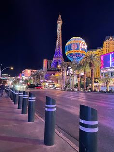 the eiffel tower is lit up at night in las vegas, nv