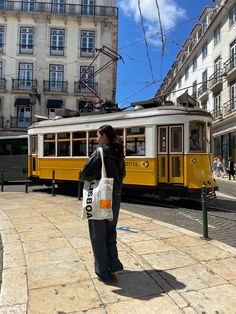 lisboa lisbon tram yellow trip travel aesthethic Lisbon Photo Spots, Lisbon Portugal Photo Ideas, University Of Lisbon, Lisbon Instagram Photos, Lisbon Aesthetic Outfits, Living In Portugal Aesthetic, Lisbon Portugal Aesthetic Outfits, Lisbon Picture Ideas, Portugal Picture Ideas