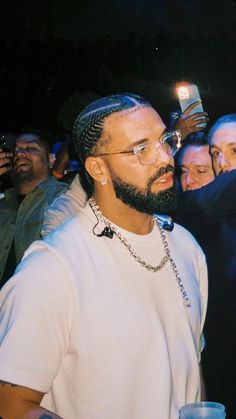 The Best Drake Braids (Detailed Look & Gallery) | Drake Inspired Braids Hairstyles | Trendy Drake Hair Ideas | Drake Trenzas Drizzy Drake Drake Funny, Drake Concert, Drake Photos, Drake Drizzy, Drake Graham, Aubrey Drake, Foto Ideas Instagram, Doja Cat