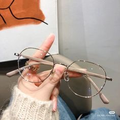 Cute Glasses Frames, Glasses Frames Trendy, Classy Glasses, Fancy Glasses, Classic Glasses, Glasses Trends, Tas Bahu, Cute Glasses, Fashion Eye Glasses