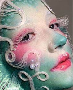 Jellyfish Makeup Halloween, Clown Fish Mermaid, Mermaid Cosplay Makeup, Jelly Fish Makeup, Clown Mermaid, Sea Creature Makeup, Octopus Makeup, Jellyfish Makeup, Creature Makeup