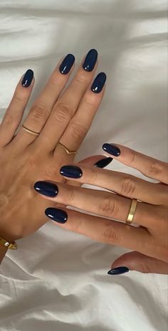 Wife Nails, Navy Nails, Navy Blue Nails, Milky Nails, Nagellack Trends, Casual Nails, Mob Wife, Blue Nail, Cat Eye Nails