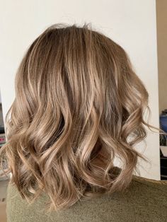 Natural Blond Highlight, Half Balayage Blonde, Natural Beige Hair, Warmer Blonde Hair, Medium Champagne Hair Color, Full Head Blonde Foils, Vanilla Almond Blonde Hair, Light Spring Hair Color, Balayage Blonde Hair