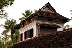 Traditional house conserved by Benny Kuriakose and Associates Timber Roof, Freedom Fighters