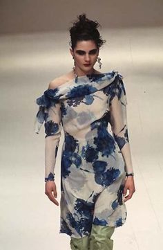 Vintage Fall/Winter 1997 Anna Molinari Dress Very good condition! As seen in runway show. Fun fact: Kim Cattrall's character, Samantha, wore long sleeve top from the same collection (SATC, season 2, episode 9) :)  Size IT 44 / M Measurements:  Length: 85 cm / 33.4'' Armpits: 44 cm / 17.3'' Shipping to US, UK, Europe and other countries currently takes about 14 days (in some cases can take up to 4 weeks or more) ❤️ Anna Molinari, Dress Runway, Kim Cattrall, Runway Dresses, Vintage Fall, Romantic Dress, Runway Show, Fun Fact, Dress Clothes For Women