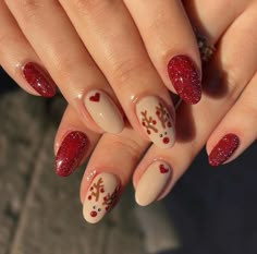 Season Transition Nails, Tan Christmas Nails, Holiday Nails Winter Christmas Simple, Christmas Nails Acrylic Short, Colorful Nails