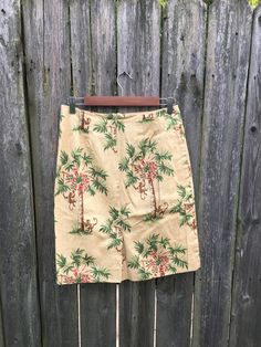 This is a great skirt and is ready for some summer life. If you want something that will look great, get this now. It is in great condition and has no rips, holes, stains or smells. Measurements: laying flat and doubled Waist: 28 inches Hips: 38 inches Length: 21 1/2 inches Size on tag: 10 (measures closer to a 6, check measurements for best fit) Summer Cotton Pencil Skirt, Vintage Styled Lined Skirt For Day Out, Retro Cotton Summer Skirt, Vintage Lined Skirt For Day Out, Knee-length Cotton Skirt For Vacation, Vintage Skirt For Summer Day Out, Retro Summer Skirt Bottoms, Retro Lined Skirt For Summer, Vintage Short Skirt For Summer