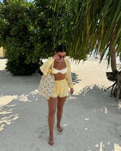 Holiday Style Summer, Honeymoon Outfits, Italy Outfits, Vacation Pictures, Bride Clothes, Beach Wears, Aesthetic Girl, Beach Outfit, Beautiful Outfits