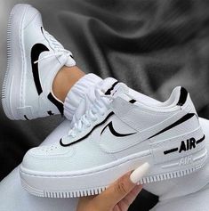 - Authentisch, ganz neu im Karton. - 100 % handgefertigt bis zur Perfektion.❤️ - Jedes Paar ist einzigartig und einzigartig .🌷 - Wasserdicht und kratzfest.😊 Grey Air Force 1, Air Force 1 Shadow, Air Shoes, Trendy Shoes Sneakers, Nike Shoes Girls, All Nike Shoes, Air Force 1 Custom, Custom Air Force 1, Nike Air Shoes