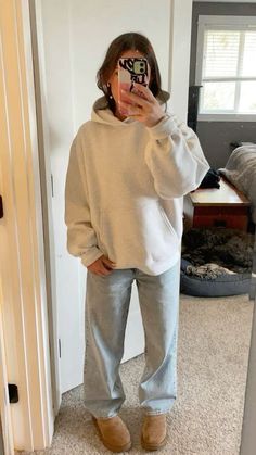 Chica Chola, Uggs Outfits, Outfit With Uggs, Look Legging, Estilo Indie, Skandinavian Fashion, Cold Outfits, Uggs Outfit, Shein Outfits