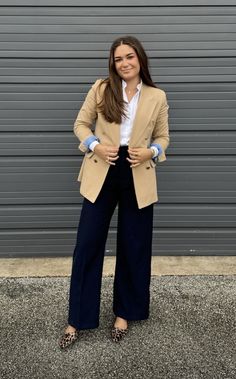 Womens Suit, Work Outfit Office, Clothing Guide, Pants Women Fashion, Blazer Style, Artist Outfit, Style Aesthetic, Dental Hygiene, Fashion Mistakes