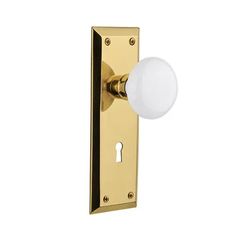 an image of a door handle with a knob