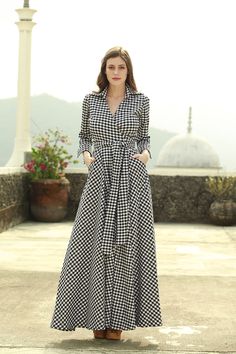 Central park gingham dress Dress With Collar, Cotton Gowns, Casual Hijab, Vintage Clothes Women, Checkered Dress, Vintage Inspired Outfits, Check Dress, Maxi Robes, Fashion Attire