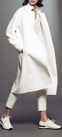 Fall Fashion Coats, Woman In White, Fashion Minimalist, Mode Casual, Virtual Fashion, White Coat, Looks Chic, 가을 패션, Looks Style