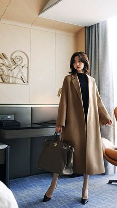 Chic and professional female Korean lawyer outfits that blend style and confidence. Discover the perfect looks for a powerful impression. Outfits Classy, Classy And Elegant