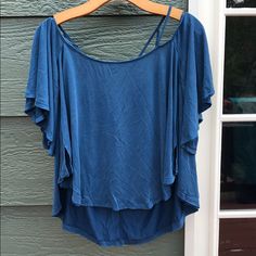 New With Tags, Free People Hi-Low Top With Batwing Short Sleeves, Size Medium. This Beautiful Blue Top Features Criss Cross Straps For An Off The Shoulder Look With Batwing Short Sleeves. Back Is Longer Than Front. Loose And Flowy. Blue Short Sleeve Summer Tops, Blue Stretch Blouse For Spring, Light Blue Stretch Tops For Beach, Light Blue Stretch Top For Beach, Light Blue Stretch Top For The Beach, Stretch Light Blue Top For The Beach, Blue Tops For Spring Vacation, Blue Stretch Tops For Day Out, Blue Stretch Blouse For Day Out