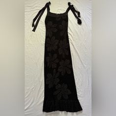 New Without Tags Free People Midi Dress. Black With Gold Floral Print. Slip Included. Black Fitted Maxi Dress For Vacation, Fitted Black Maxi Dress For Vacation, Convertible Maxi Dress, Velvet Bustier, Midi Tank Dress, Rush Dresses, Handkerchief Dress, Midi Dress Black, Flowy Maxi Dress