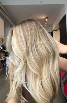 Dimensional Warm Blonde, Bright Money Piece, Blonde Dimensional Hair, Blonde Inspiration, Healthy Blonde Hair, Lived In Blonde, Blonde Honey, Warm Blonde Hair