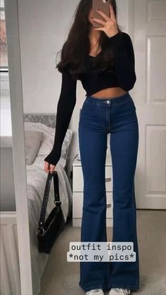 Flared Jeans Outfit Aesthetic, Blue Jeans Outfit Summer, Spaghetti Strap Top Outfit, Flare Jeans Outfit Aesthetic, Flare Jeans Outfit Spring