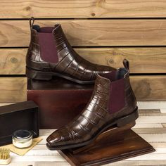 Men's Brown Alligator Chelsea Boots with Square Toe – Maison Kingsley Couture Spain Alligator Boots, Designed Shoes, Herren Style, Brown Chelsea Boots, Botas Chelsea, Brogue Boots, Custom Made Shoes, Men With Street Style, Ankle Shoes