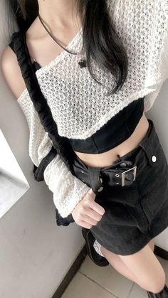 Acubi Girl Aesthetic, Acubi Shein Outfits, Acubi Aesthetic Icons, Aesthetic Black Outfits Korean, Pretty Outfits Y2k, Black And White Y2k Outfits, Acubi Fashion Guide, Acubi Outfits Korean, Summer Outfits Acubi