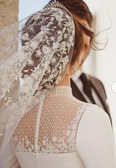 the back of a bride's veil with flowers on it