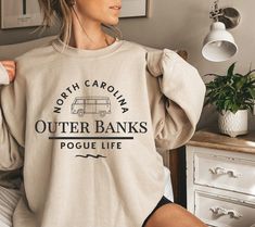 Varsity Crewneck, California Sweatshirt, Outer Banks North Carolina, Austin Butler, Vintage Crewneck, Sweatshirt Vintage, Funny Sweatshirts, Halloween Sweatshirt, Vacation Shirts