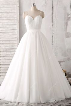 Classic Lace Tulle Spaghetti Straps Sweetheart Ball Gown Wedding Dress #weddingdress #bridaldress #designerweddingdress #springweddingdress #fallweddingdress #autumnweddingdress #winterweddingdress Layer Wedding Dress, White Satin Wedding Dress, Perfect Dresses, Floor Length Wedding Dress, Professional Dress, Gettin Hitched, Sweetheart Wedding Dress, White Prom Dress, Princess Wedding Dress