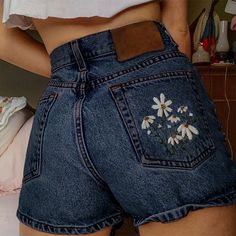 Fashion Casual Floral Embroidered Denim Shorts Vintage Jean Shorts, Mode Hippie, Beachy Style, Vintage Clothes Women, Stil Elegant, Denim Color, Color Light Blue, Printed Denim, Short En Jean