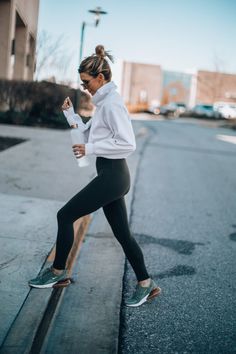 Minimalist Workout Outfit, Wednesday Fits, Sara Grace, Stylish Gym Outfits, Women Closet, Affordable Leggings, Exercise Clothes, Cella Jane, Face Style